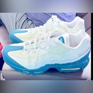 Nike Air Max 95 White and Blue Men's Athletic Shoes